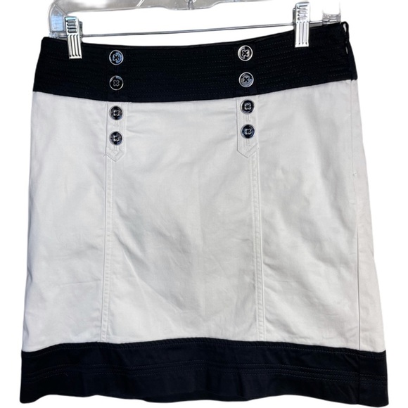 WHBM White with black decorative buttons pencil Skirt size 2 - Picture 1 of 9